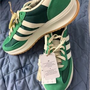 NWT adidas Women's Green and White Retro Runner Sneakers